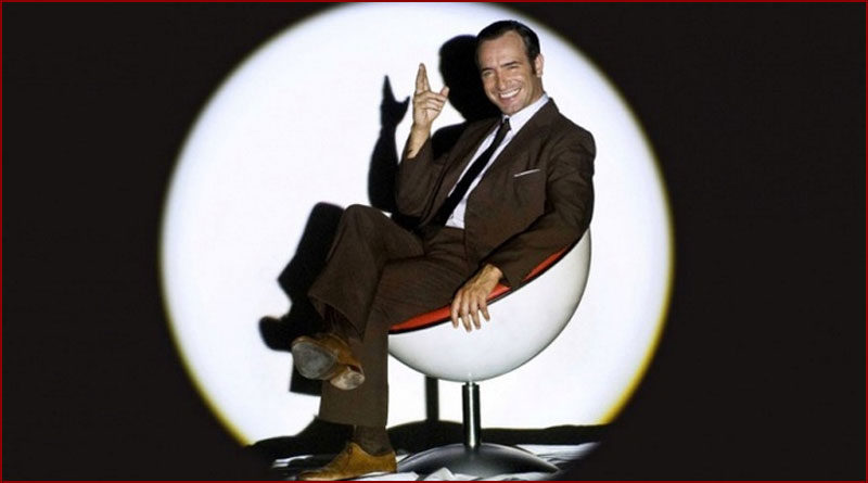 Pour mener sa double vie entre sa femme et sa maîtresse, il se fait passer pour un espion