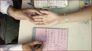 Au Japon, la chirurgie esthétique des lignes de la main pour changer de destin
