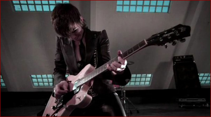 [Mademoiselle K.] Grave